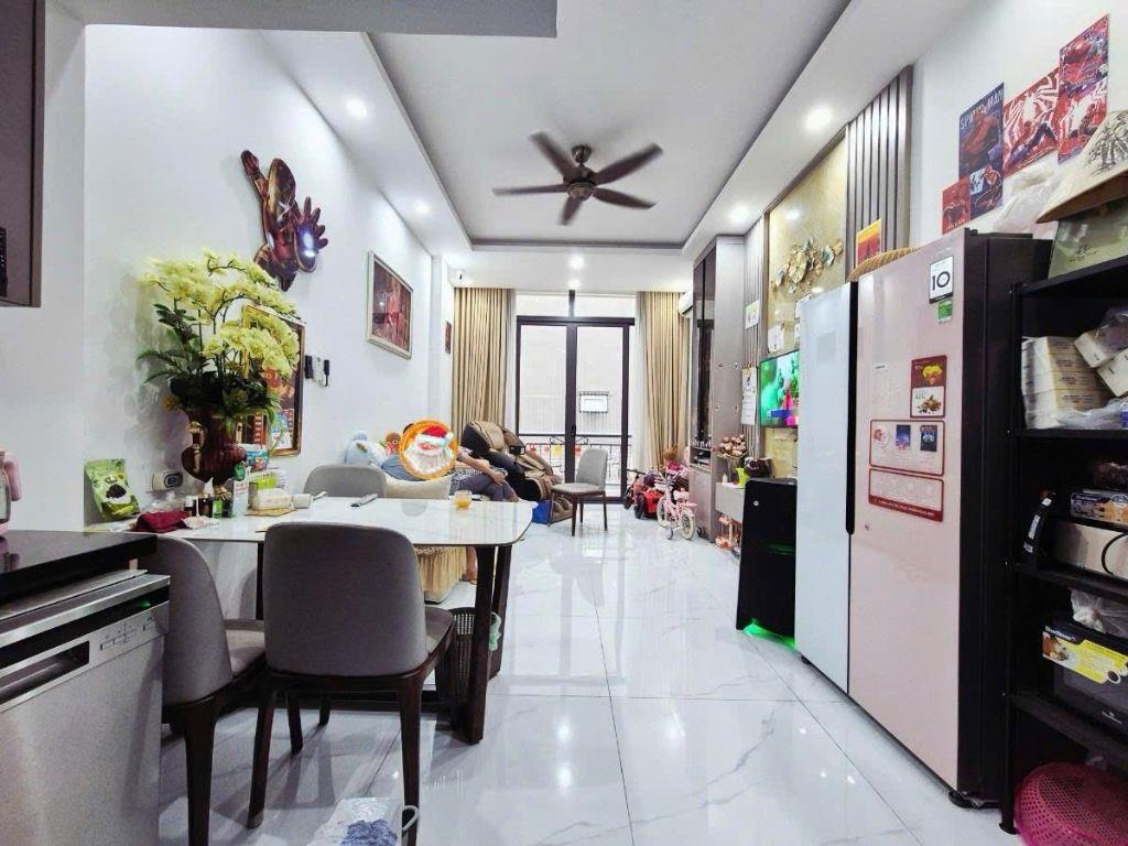 Bán gấp nhà Đường Láng nhỉnh 9 tỷ Gara ô tô 29m2, 5 tầng đẹp long lanh hiếm Đống Đa
