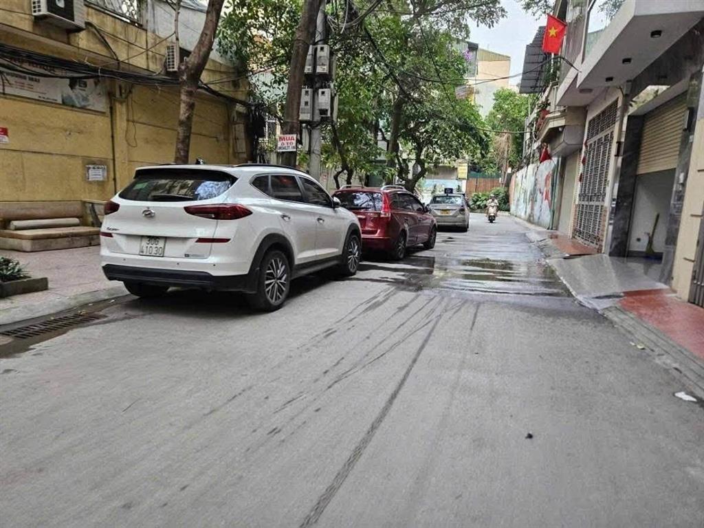 NHÀ ĐẸP LÔ GÓC HOÀNG CẦU – 49M² – MT 4,7M – 4 TẦNG – NGÕ THÔNG – GẦN Ô TÔ TRÁNH