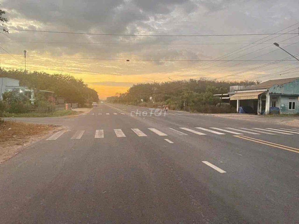 ĐẤT ĐƯỜNG NHỰA
