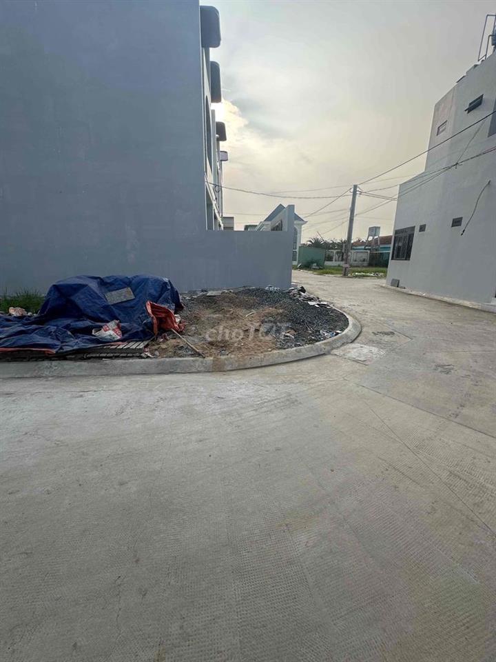 cần bán gấp lô góc 2 mặt tiền full thổ cư