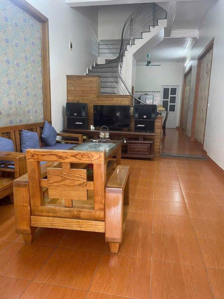 Bán nhà mặt ngõ 218 Vũ Hựu, ph Thanh Bình, TP HD, 80m2, mt 4m, 3 tầng, 3 ngủ, 2 vs, ngõ to