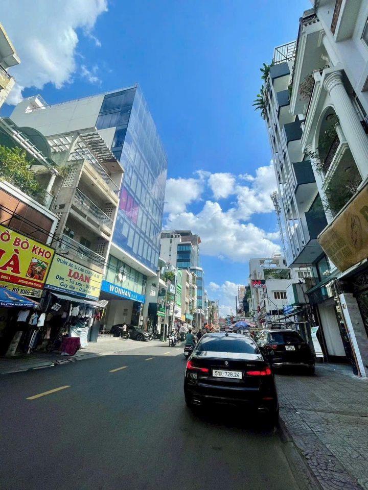 Bán nhà góc 2MT Quận 1 gần chợ Bến Thành, DT: 12x18m, HĐT 150tr/tháng, giá 115 tỷ