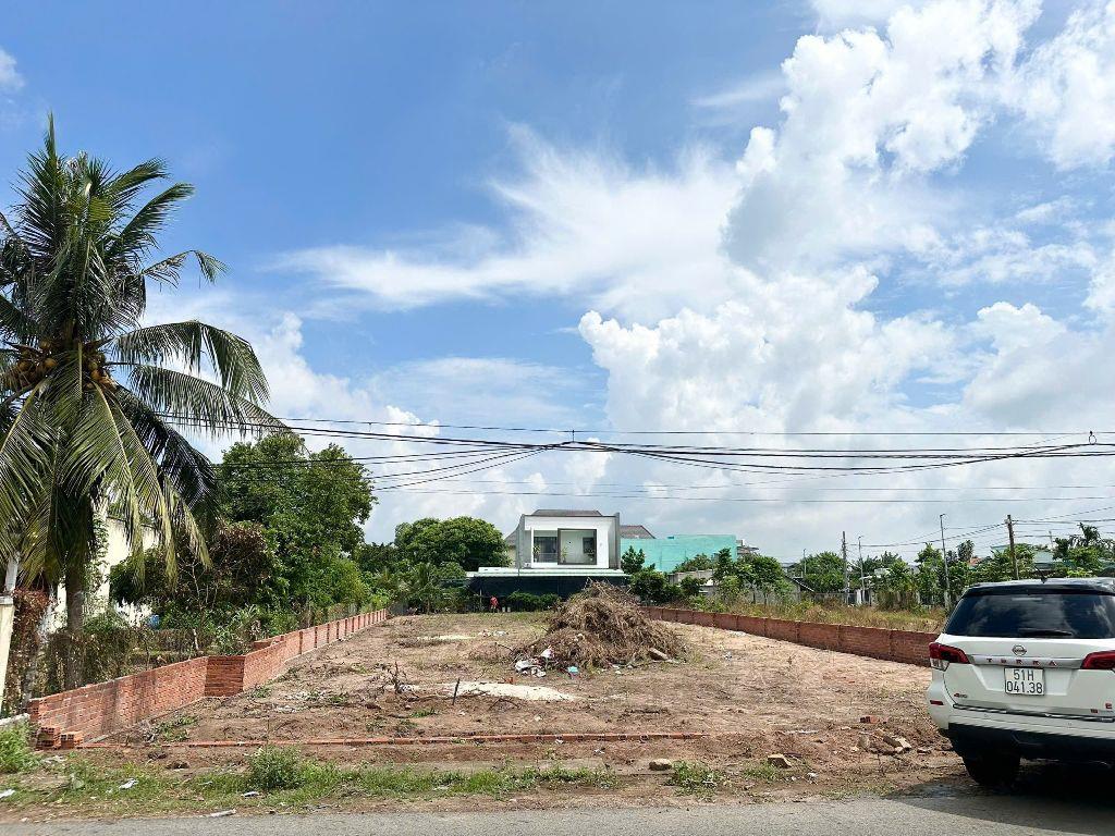 Chuyển nhượng và Bán 2 lô liền kề Mặt tiền khu trung tâm hiện hữu, mặt tiền đường Phan Đăng Lưu Phường Long Điền (2027)
