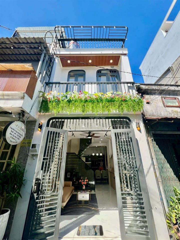 Nhà đẹp ôtô đậu ngay cửa f17