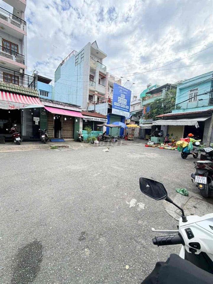 Cần Tiền Bán Gấp nhà Quận 6, giảm từ 11ty xuống 8ty8, nhà ngay chợ