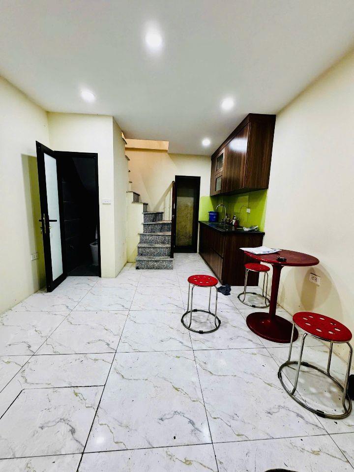 Phố Lê Văn Hưu 4 tầng 6.3 tỷ nhà đẹp Cách phố 5M Sổ đỏ chính chủ