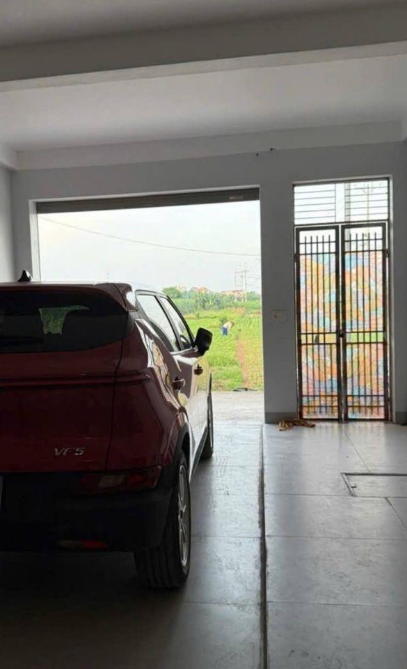 Em có căn nhà 5 tầng cần bán nhanh giá 7 tỷ xíu tại Thuận An. ô tô 7 chỗ ngủ trong nhà.