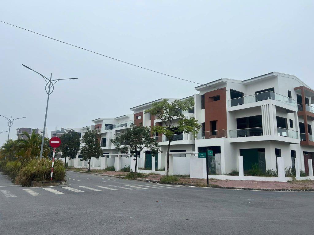 Bán đất biệt thự mặt đường đôi Tôn Thất Tùng, KDC Trần Hưng Đạo, TP HD, 300.6m2, mt 12m, giá tốt