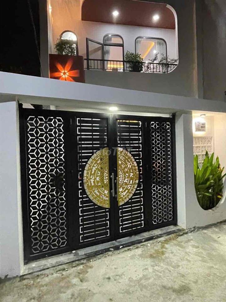 CẦN TIỀN NÊN BÁN CĂN NHÀ 3 TẦNG MỚI XÂY KIÊN CỐ