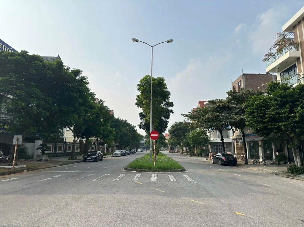 Bán đất mặt đường Hoàng Quốc Việt, ph Thanh Bình, TP HD, 65m2, mt 5m, đường KD buôn bán, giá tốt