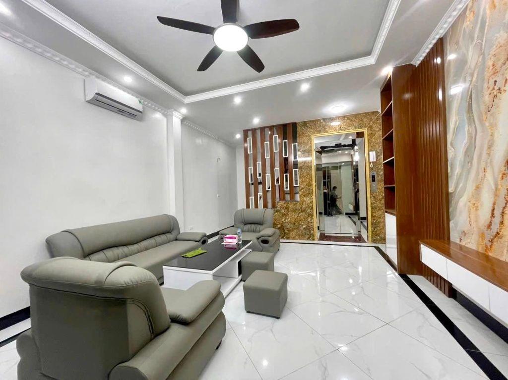 Bán gấp căn nhà đẹp ngõ 401 Xuân Đỉnh – ngõ oto – có thang máy – giá 8,8 tỷ.
