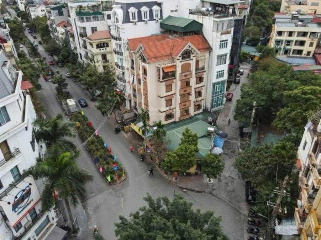 Bán nhà mặt phố Phạm Tuấn Tài - Đặng Thuỳ Trâm, Cầu Giấy, Hà Nội dt 136/168m2, mt 10m giá