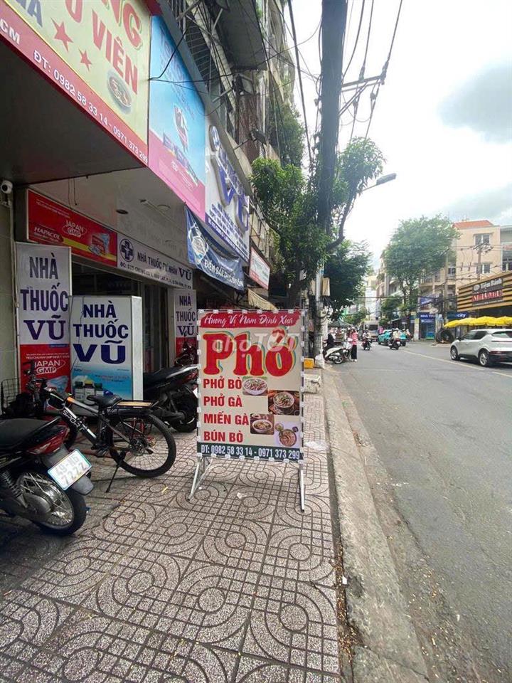 Bán căn hộ tầng trệt mặt tiền đường Đồng Đen, chung cư Bàu Cát 1