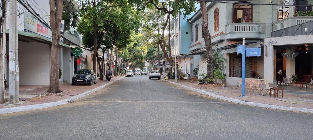 Chính chủ bán nhà 1 trệt, 3 lầu mặt tiền đường Tôn Thất Tùng