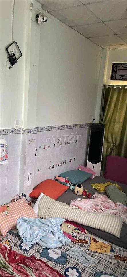 cần bán nhà 4 m dài 10 m 1tr 1 lửng 1 lầu hem ca x bình Hưng