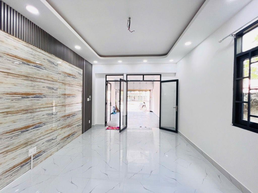 Cơ hội vàng sở hữu nhà mặt tiền Huỳnh Tấn Phát, cách TT Q7 5 phút, giá hạ chỉ 5 tỷ nhú