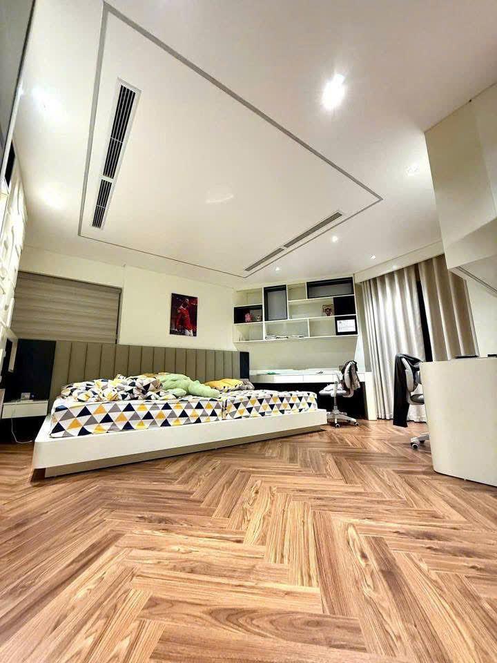 Chính chủ bán nhà mặt phố Trần Tử Bình Diện tích 55m2x4 tầng giá tốt.LH: 0983814882