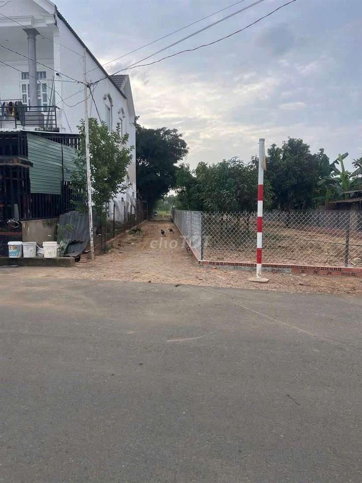 cần bán lô đất 850m mặt tiền nhựa,