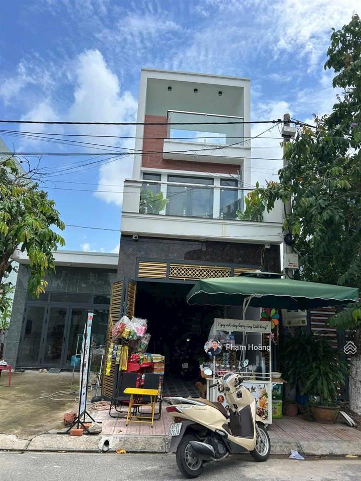 Chính chủ bán nhà 3 tầng đông hòa sân xe hơi dt 88m² nhà mới đẹp