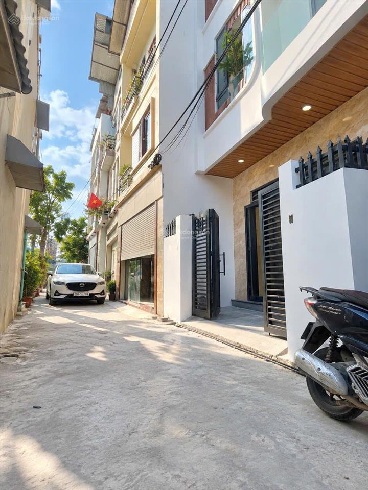 Bán nhà 3 tầng 51m2 lô góc nở hậu gần kcn ô tô vào 4,15 tỷ quang minh, mê linh