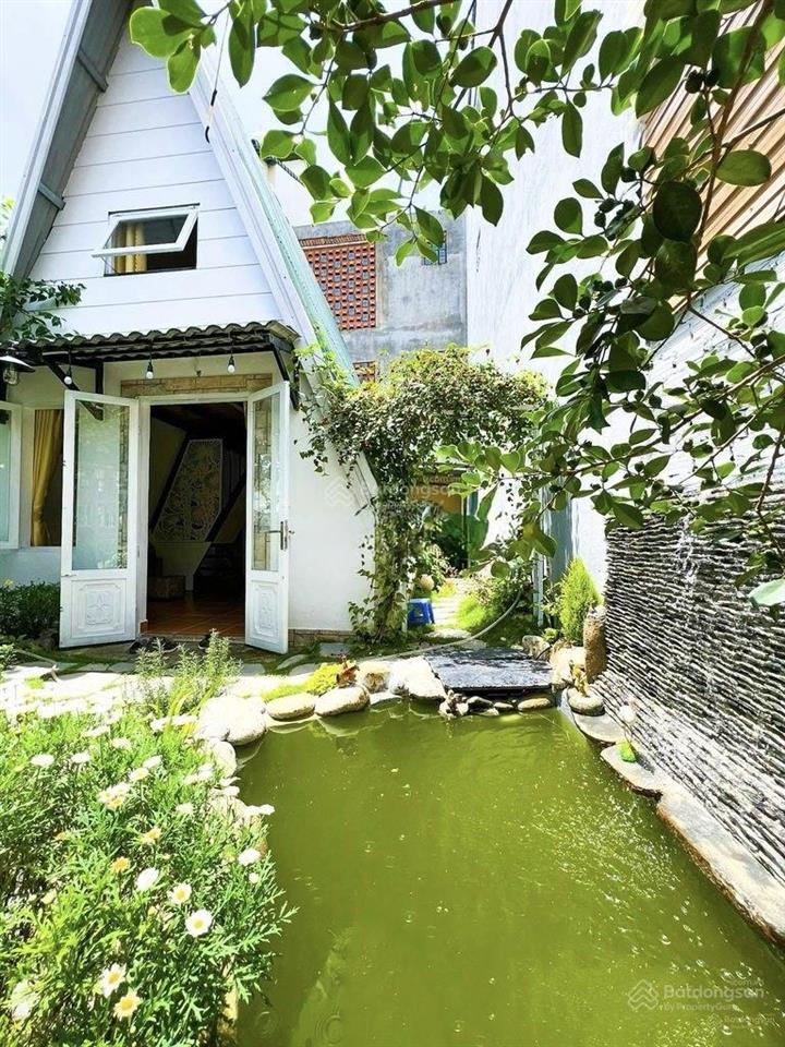 Bán lỗ nhà tâm huyết 235m2 có sân vườn giá rẻ