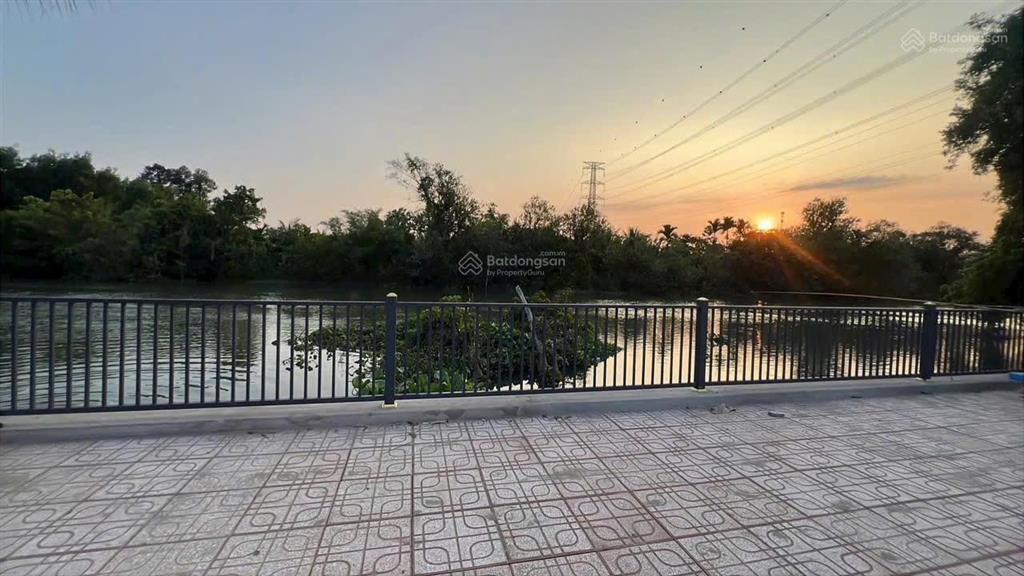 Bán đất ngay sông, diện tích nhỏ dễ mua dễ sở hữu chỉ 850 triệu đường nhựa sổ riêng thổ cư
