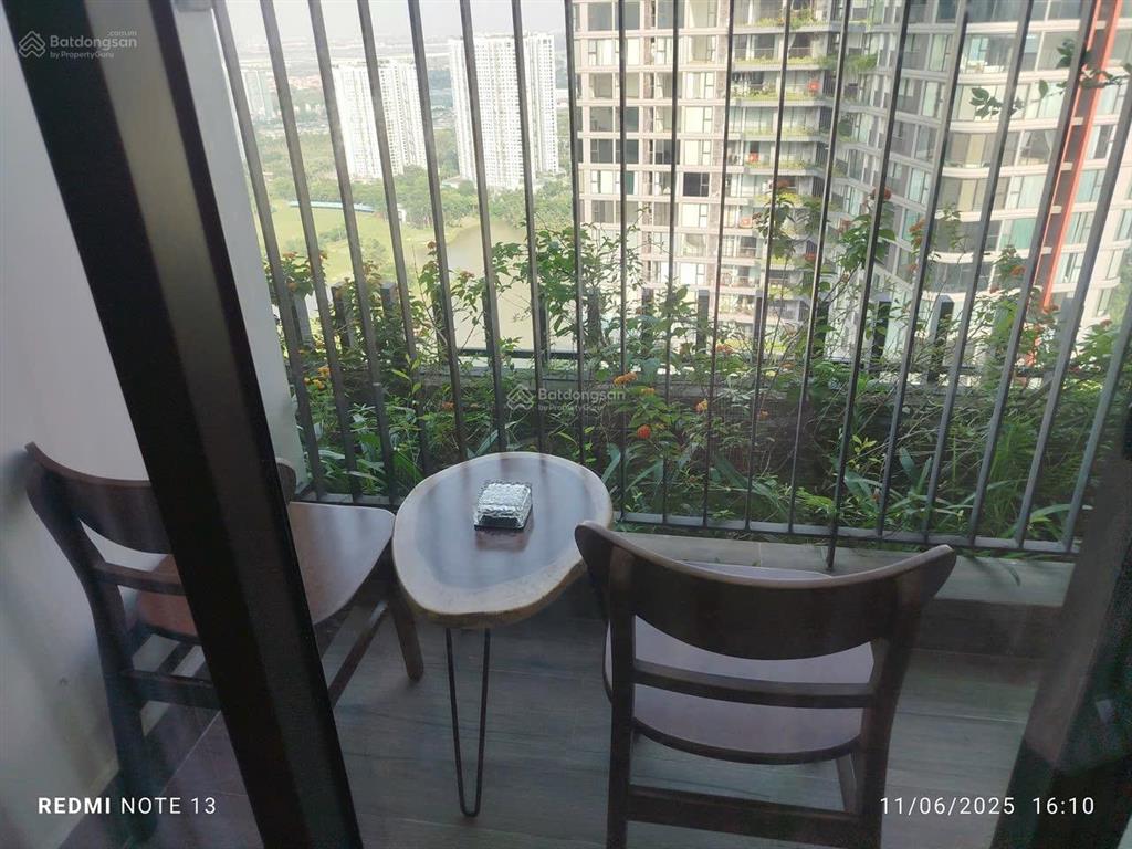 Giá giảm 500tr căn studio tòa landmark hướng đông nam view sân golf giá 2.9 tỷ bao phí
