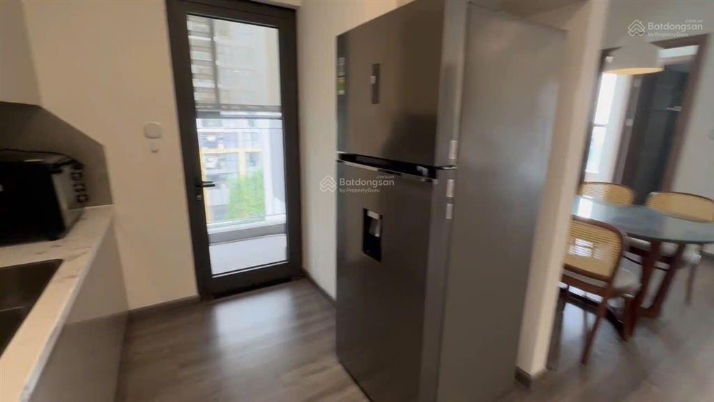 Bán căn hiếm 2pn góc giá tốt tòa r1.01 đn tầng đẹp, view quảng trường. 0986 257 *** ạ