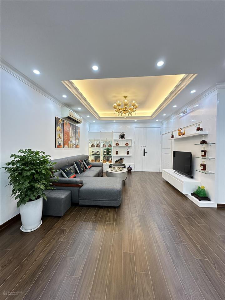 Tôi bán căn hộ tầng 9 tòa e3 số 7 vũ phạm hàm. giá 7 tỷ vnđ
