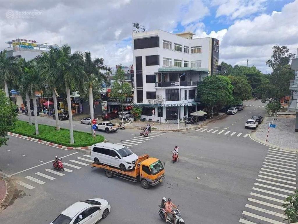Chính chủ cần bán lô đất đẹp, hiếm ở đường gs1 dĩ an. dt 120m2. kinh doanh vip. dân cư đông đúc