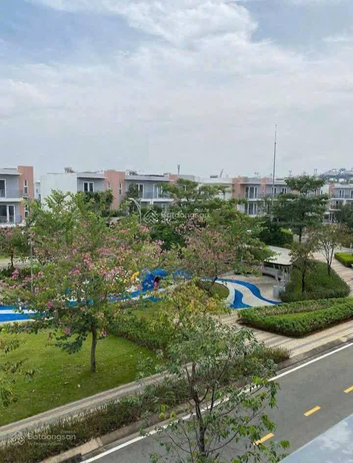Giảm 1 tỷ về 7,9 tỷ còn tl, đã hoàn thiện nội thất, phú hữu, sổ hoàn công