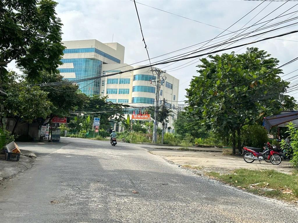 Bán nhà 1 trệt, 1 lầu sân xe hơi khu tđc quang vinh, dt 79,8m2, 5,5 tỷ, 0906 694 ***