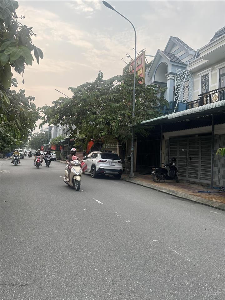 Bán nhà lầu trệt vị trí vừa ở vừa kinh doanh mặt tiền đường nhựa 12m khu dân cư sầm uất