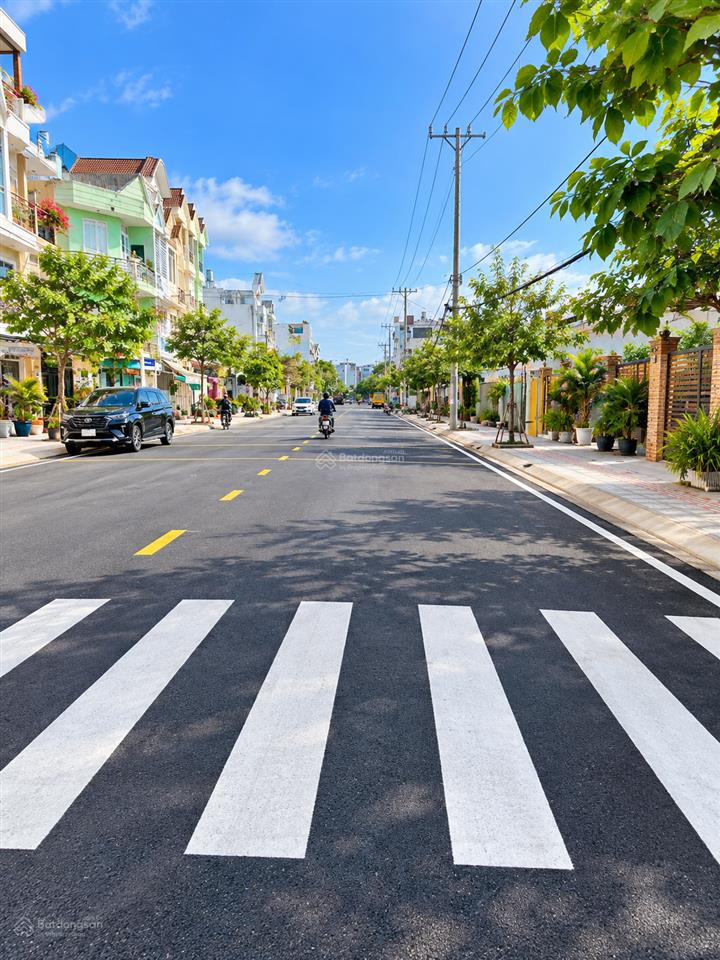 Cực rẻ, nhà 4 tầng dương cát lợi 95,7 m2, còn 7,1 tỷ cách quận 7 chỉ 300 m, đã giảm 1 tỷ
