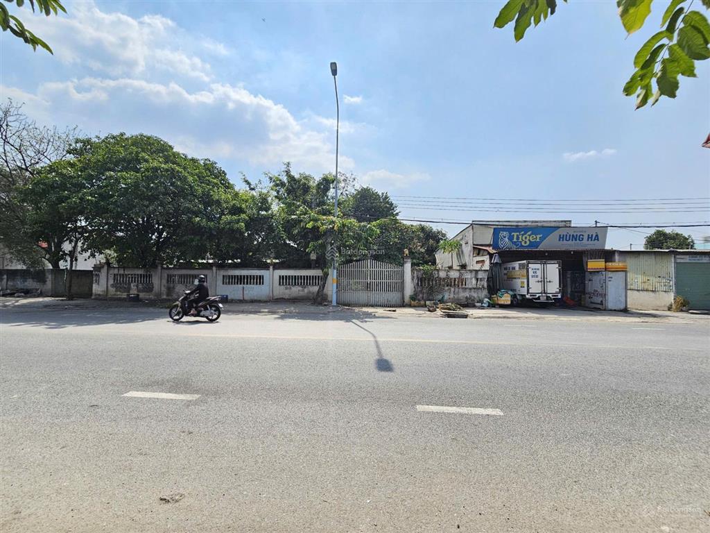 Bán đất 33x78m, mặt tiền đường đt.743a gần kcn sóng thần 2 (sầm uất)