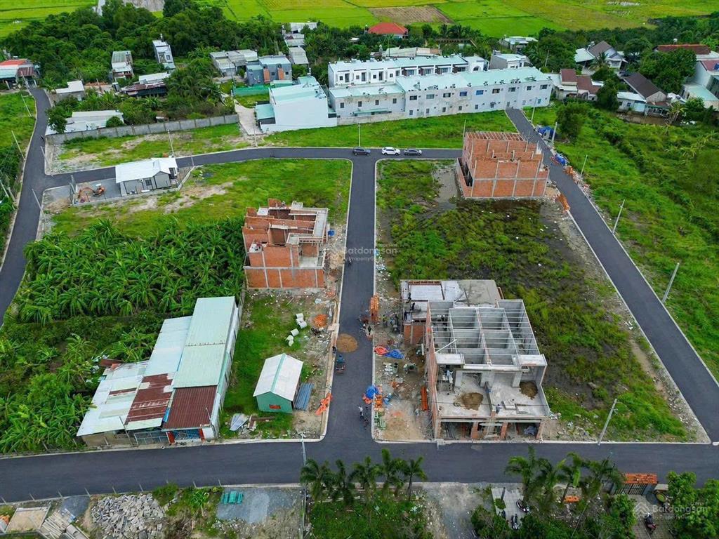 Bán lô góc 2 mặt tiền (6x27m) sổ riêng, 100% thổ cư cách ngã tư bến cá chỉ 500m di chuyển