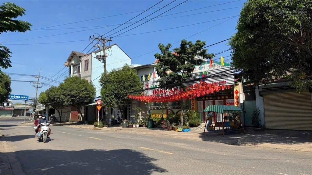 Chủ ngộp bank! bán gấp lô góc 2 mặt tiền kinh doanh, rộng 20m ngay sân golf long thành