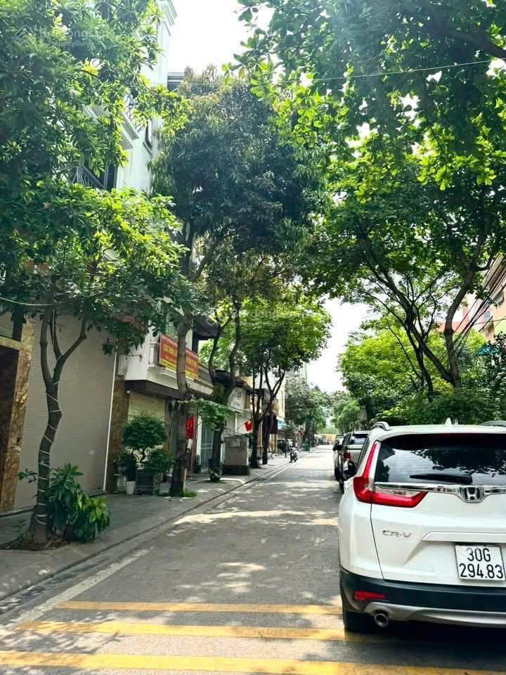 Chỉ 6 tỷ có thương lượng , sát ql32, 3 phút ra ga tàu điện, nhà mới sẵn ở, sổ net không qh
