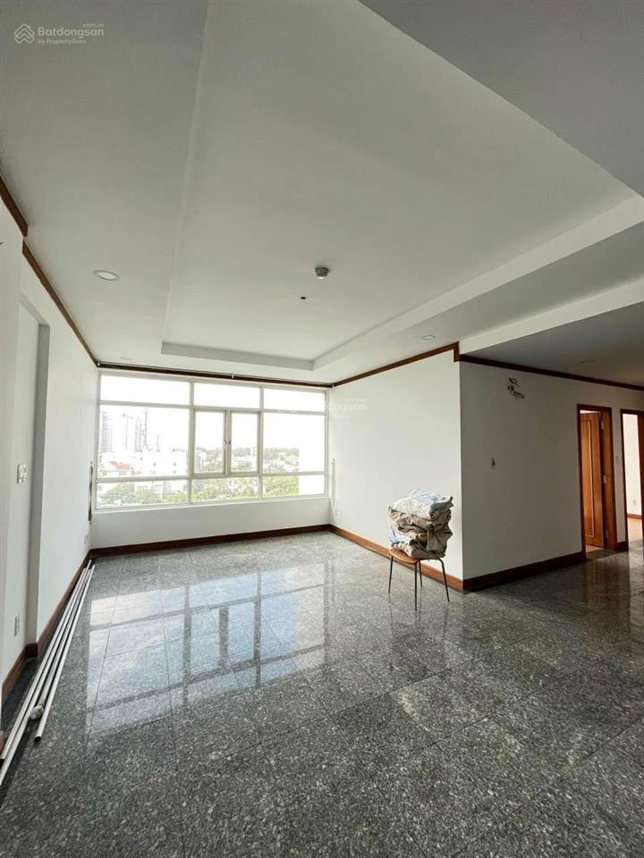 Bán căn hộ phú hoàng anh 129m2, giá 4 tỷ 350 tr, tặng nội thất đang cho thuê
