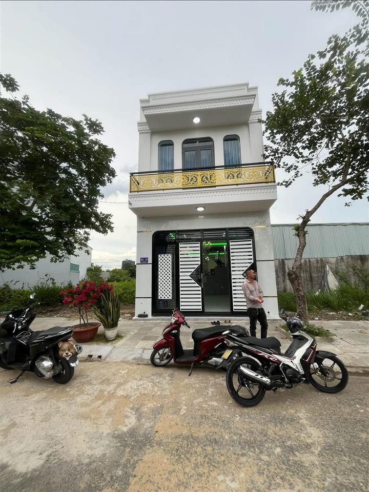 Nhà 2 tầng mới 100%. kế bên vinhomes hóc môn giá 3.9tỷ đường 13m dt 5x18m =90m2