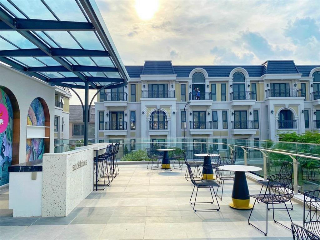 Ngộp. the classia căn 2 mặt tiền đường lớn. dt 100m2. nhà thô. sổ sẵn. giá 16.3 tỷ