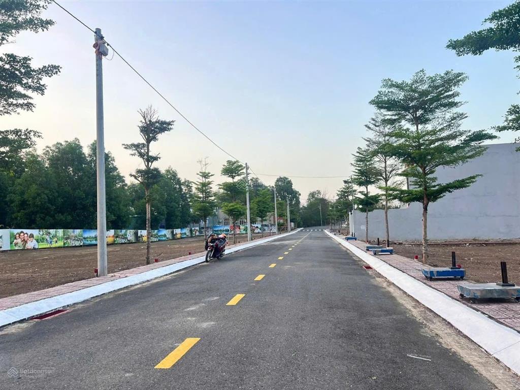 Quá rẻ cho 1 lô đất thổ cư, đường nhựa 6m, đối diện tổng kho miền đông và đại đô thị 351ha