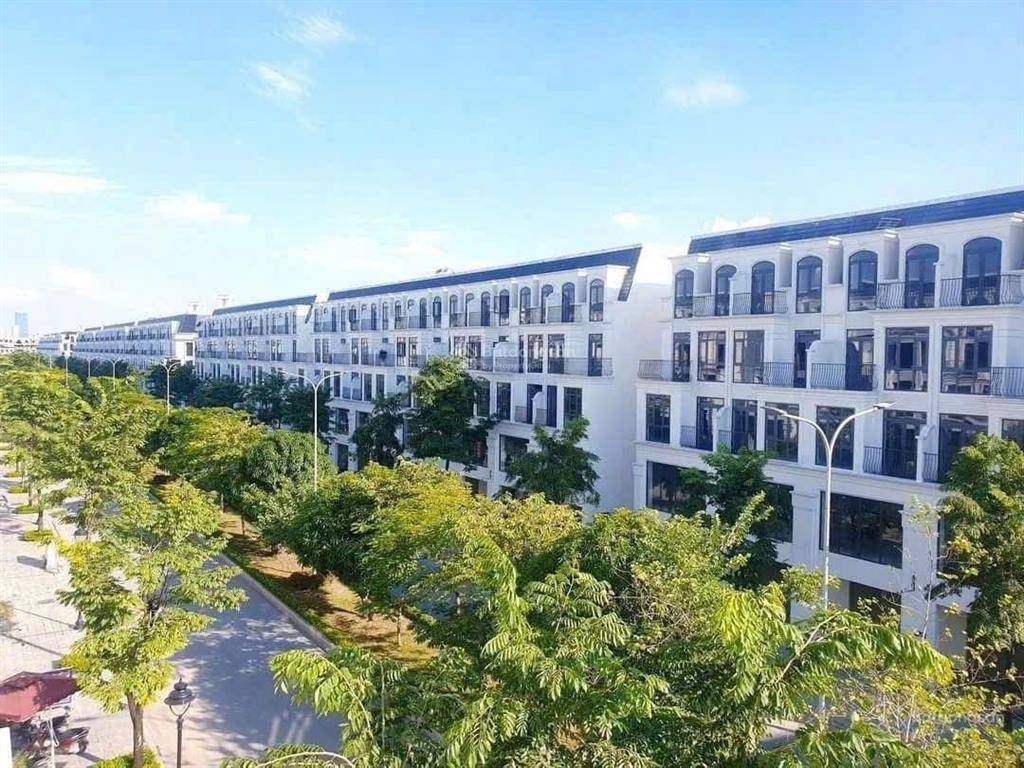 Bán liền kề hinode royal park 18,5 tỷ đường 30m 0989 862 ***