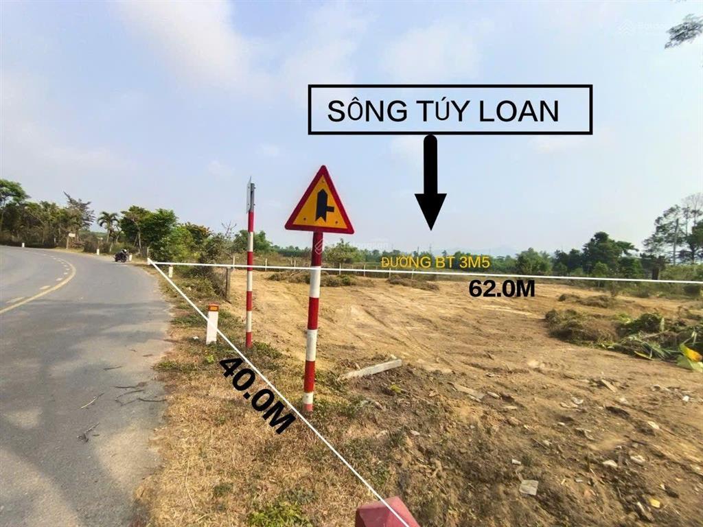Đất làm công ty kho bãi, mặt tiền quốc lộ 14g, 2500m2 có 200m2 đất ở gần sông