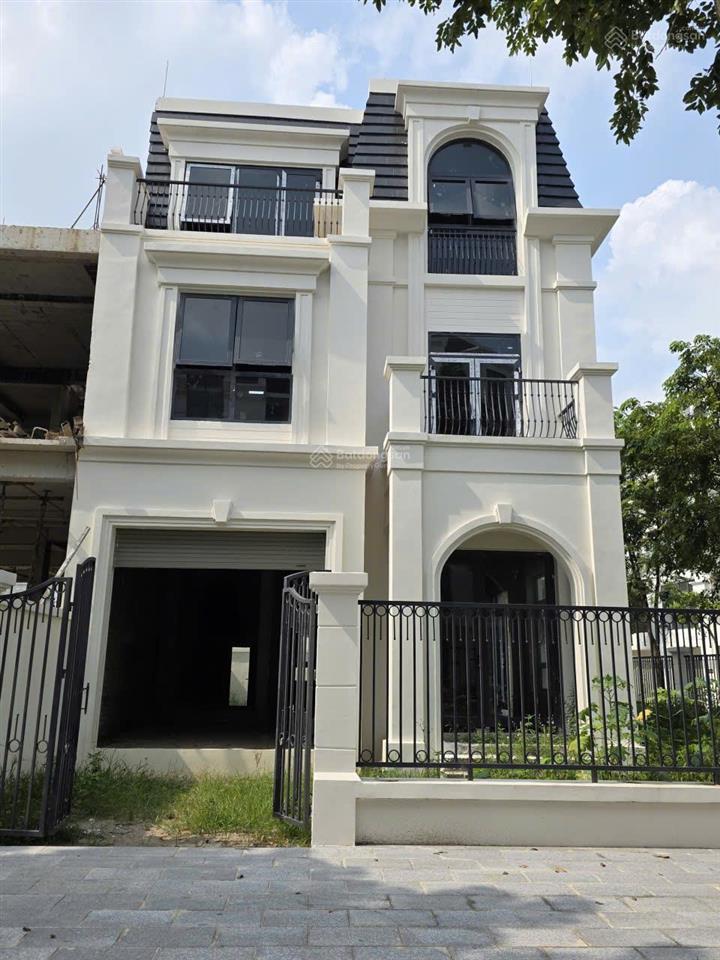 Bán biệt thự lô góc gần hồ dự án hinode royal park. dt 250m2 giá 58 tỷ. 0966 761 ***