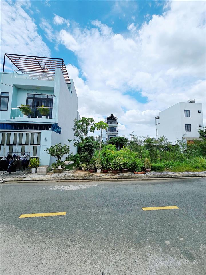 Đất ngang 5.75 x 14m, đường 10 có vỉa hè, khu dân trí cao, ko ngập, giá 4 tỷ