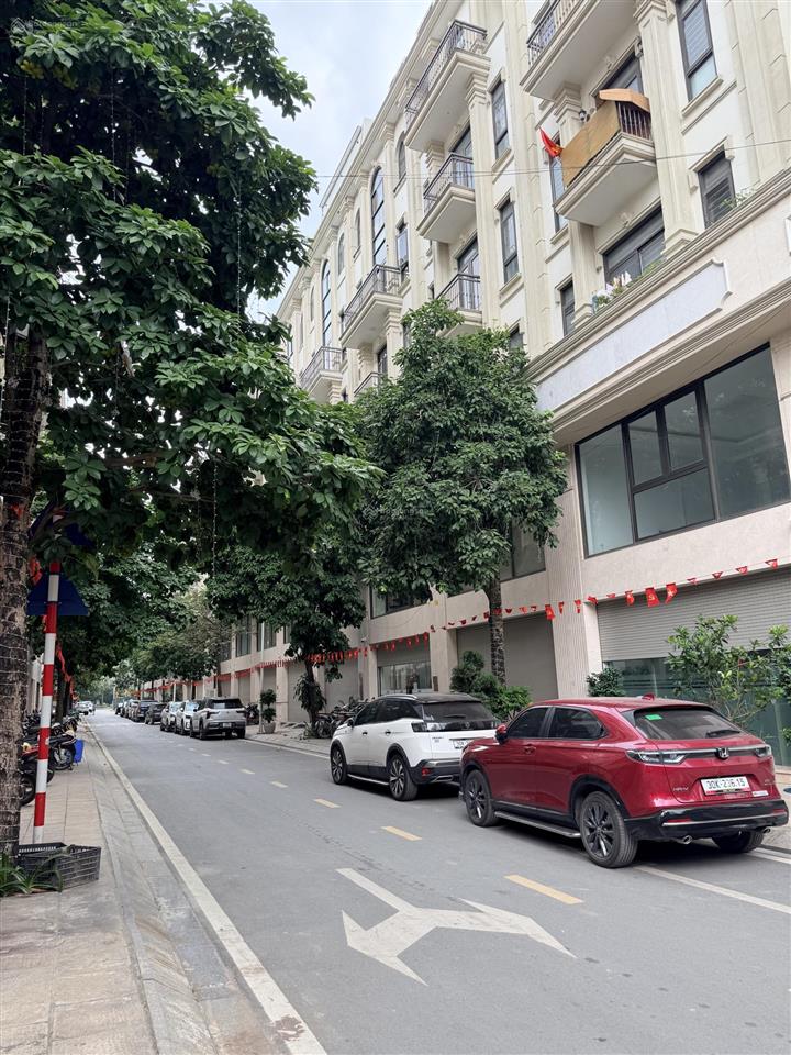 Bán giá cực tốt him lam vạn phúc cho thuê 50tr/tháng. giá nhỉnh 27 tỷ. 0963 689 ***