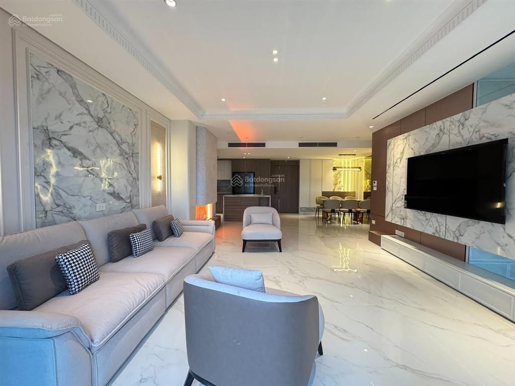 Bán căn hộ chung cư green diamond 93 láng hạ, dt 140m2 3 ngủ đồ cơ bản, giá bán nhỉnh 16 tỷ.
