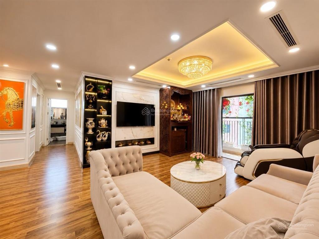 Cần bán căn hộ tại goldmark city 135m2, 3pn, giá 9,4 tỷ