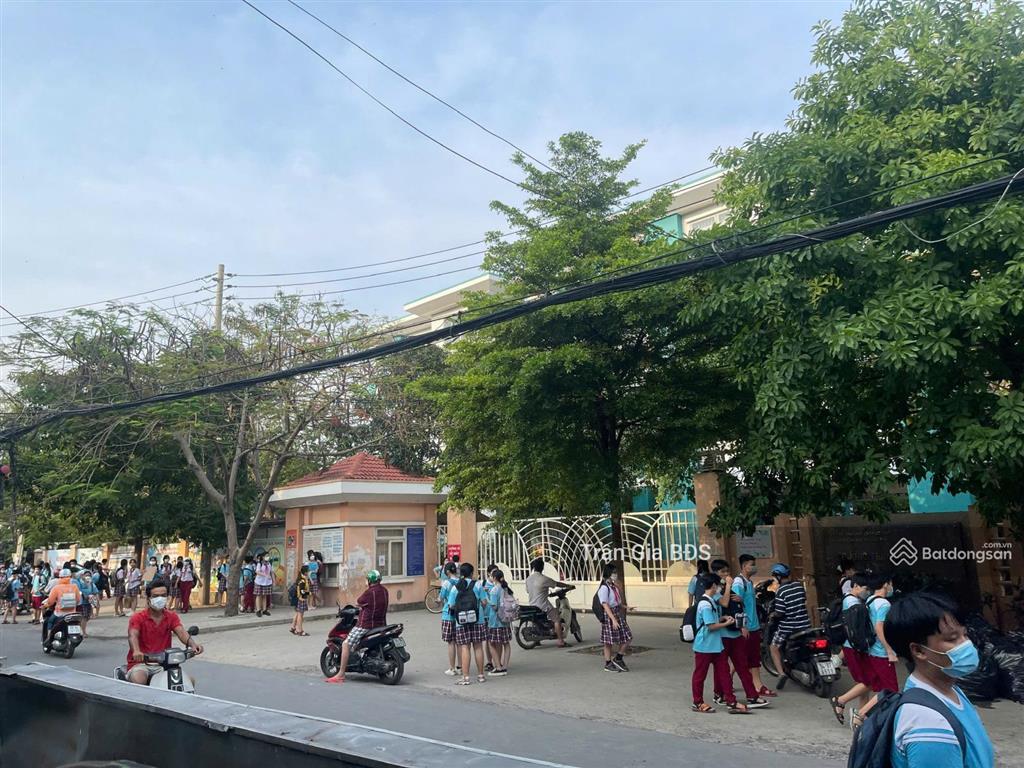 Bán nhà đối diện trường thcs tân sơn tiện kinh doanh mua bán dt 4mx18m giá 8 tỷ